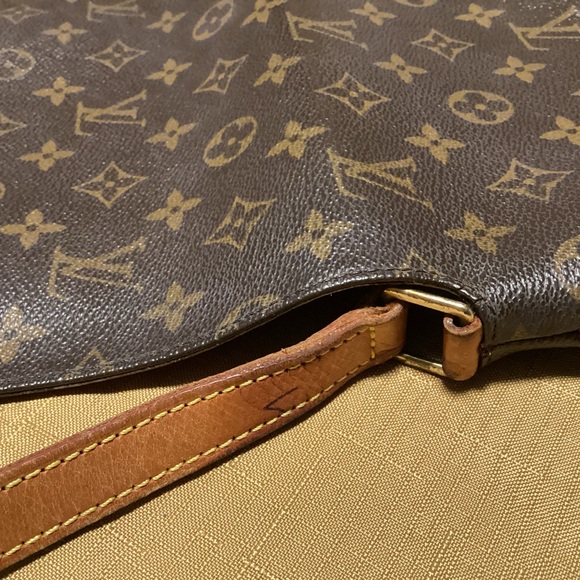 Louis Vuitton Shoulder Bag - Picture 9 of 9